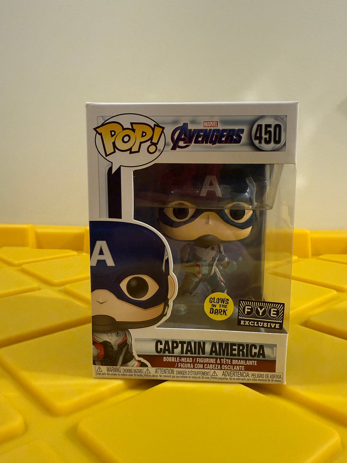Funko POP! Captain America (Glow) - Limited Edition FYE Exclusive