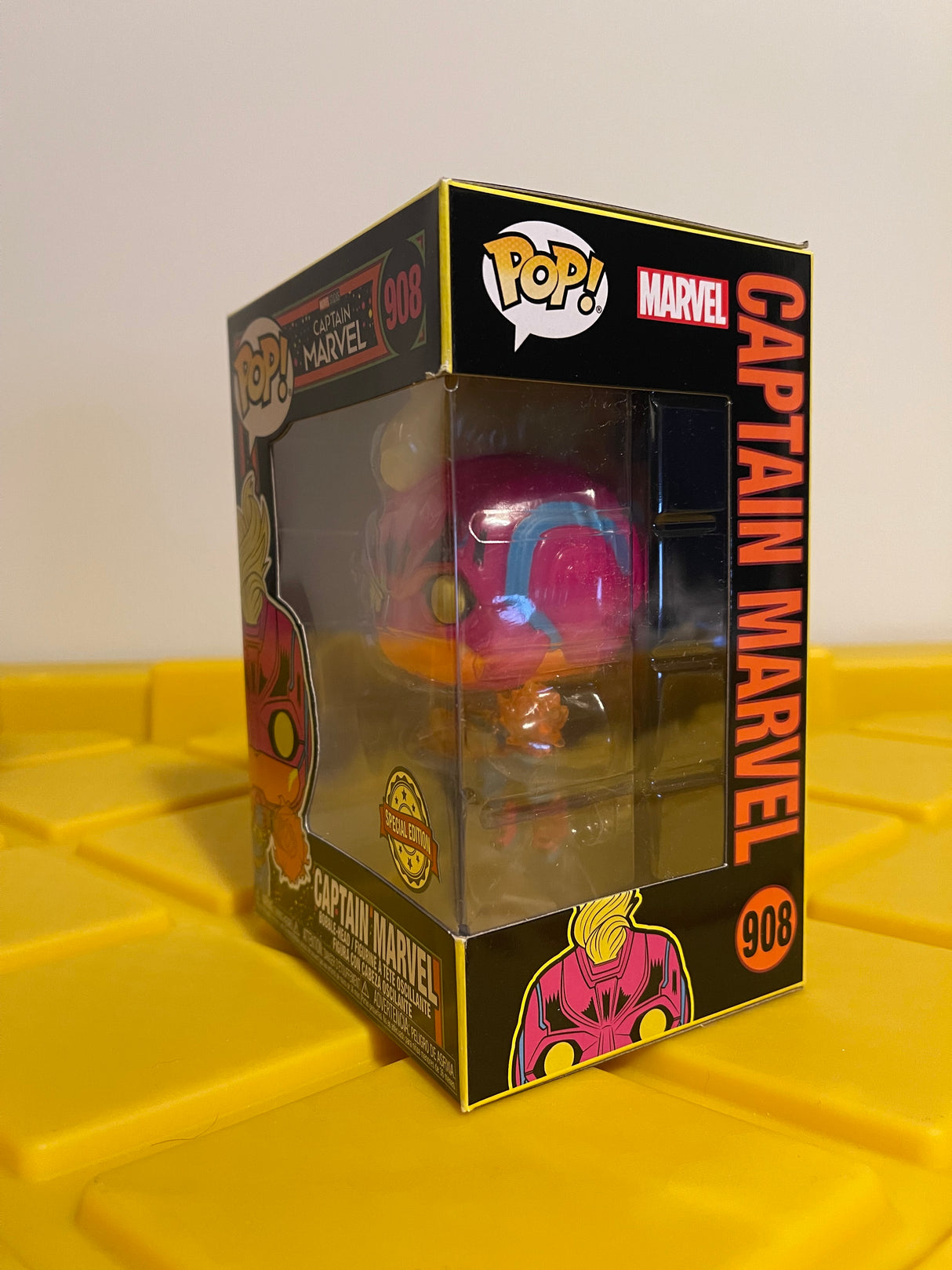 Funko POP! Captain Marvel (Black Light) - Limited Edition Special Edition Exclusive