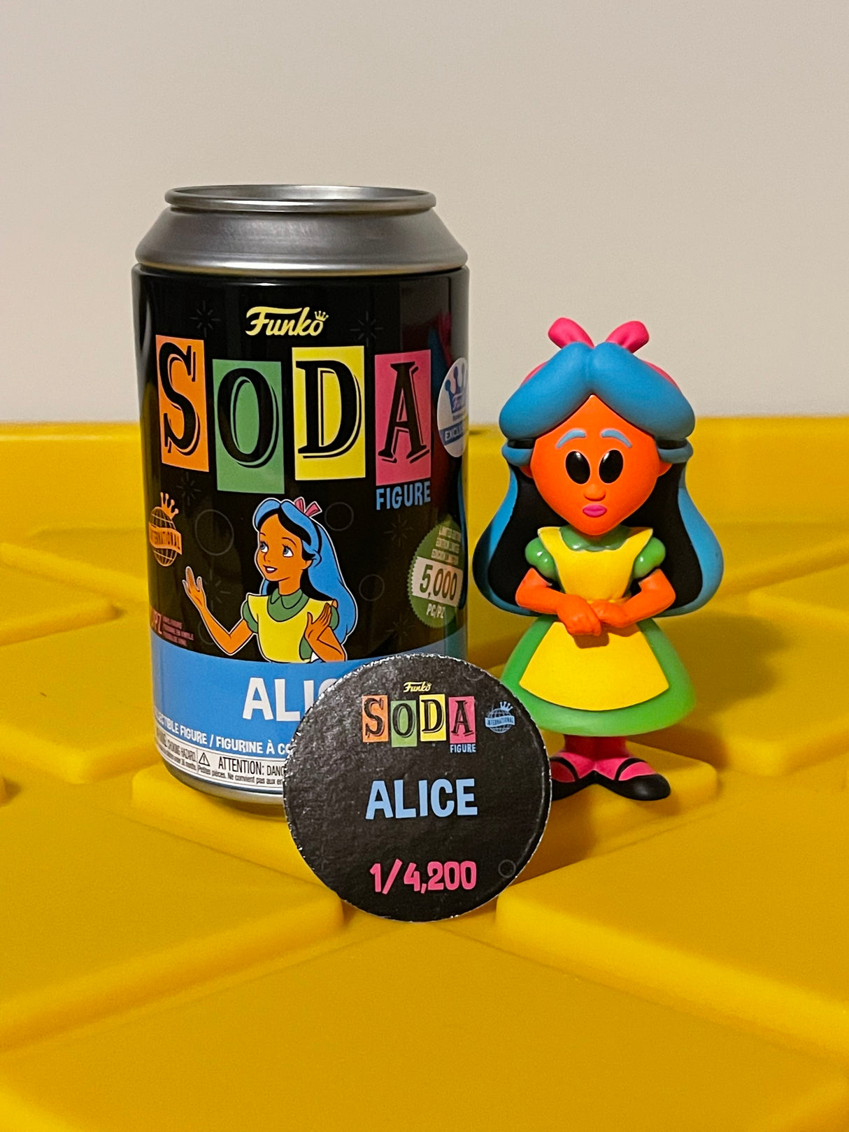 Funko Soda! Alice (Black Light) - Limited Edition Funko Shop Exclusive