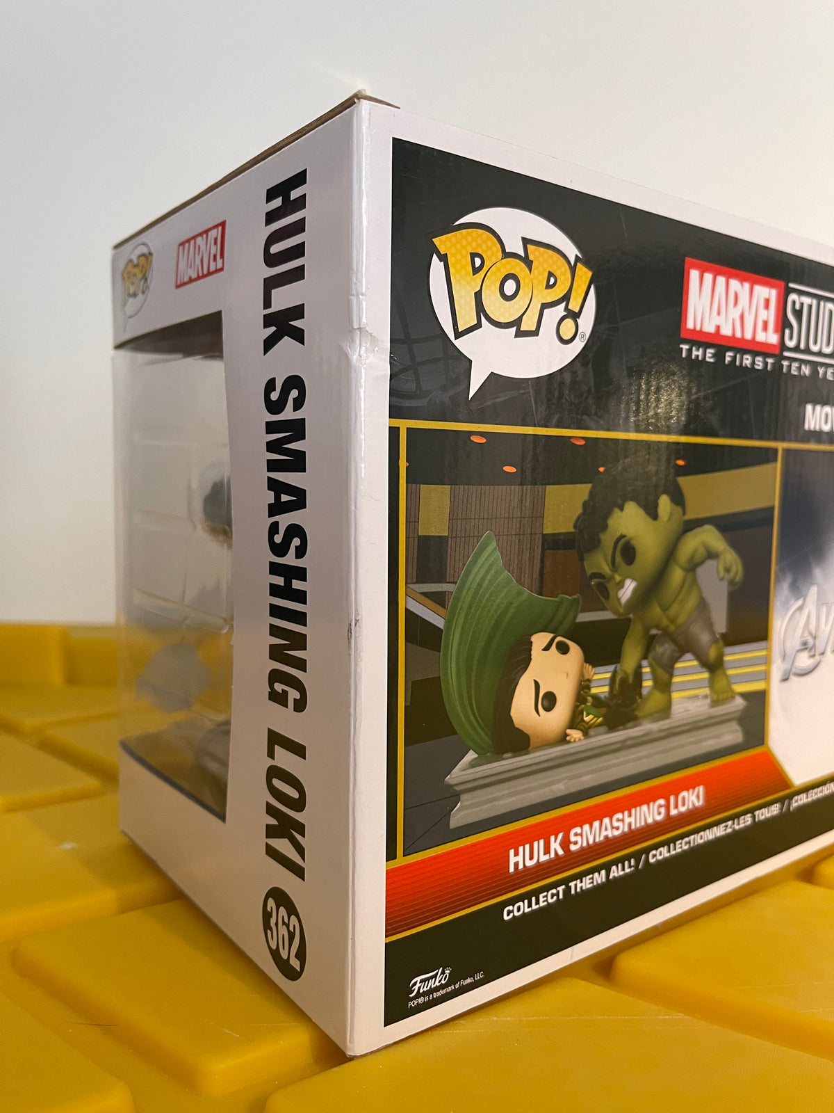 Funko POP! Hulk Smashing Loki (Moment) - Limited Edition Special Edition Exclusive