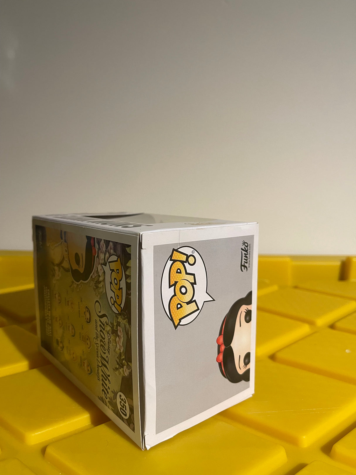 Snow White (Diamond) - Limited Edition Hot Topic Exclusive
