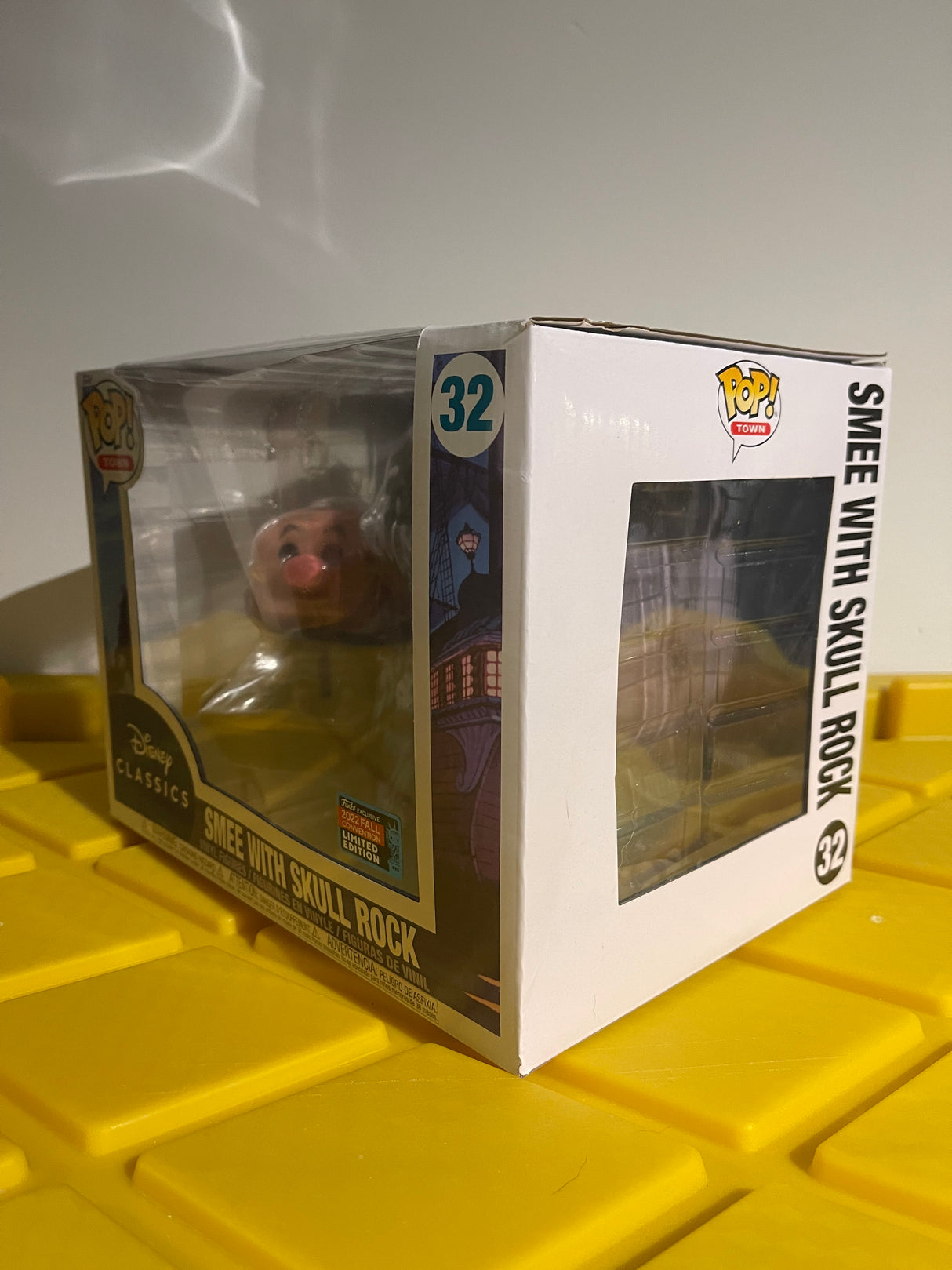 Funko POP! Smee with Skull Rock (Town) - Limited Edition 2022 NYCC Exclusive